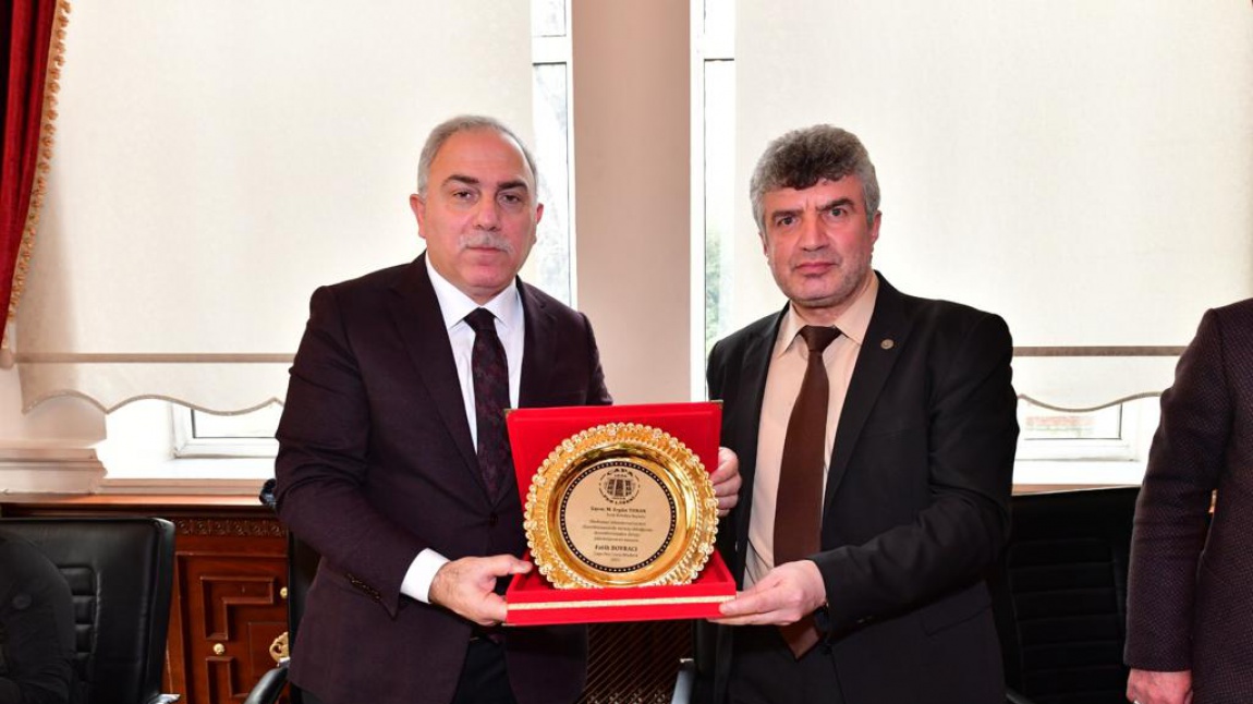 Fatih Belediye Başkanı Sayın Mehmet Ergün TURAN okulumuzu ziyaret etti.